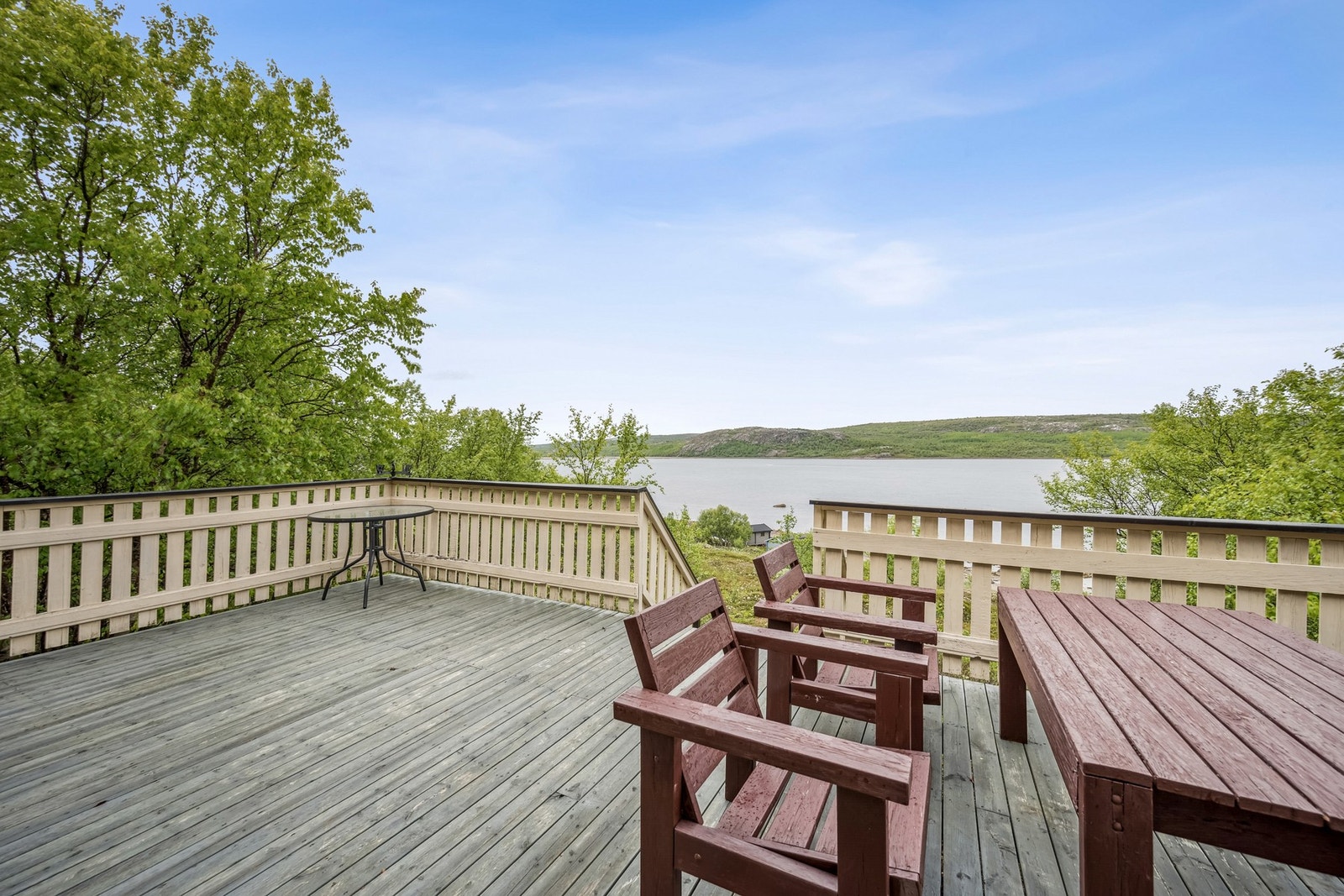 Terrassen er skjermet fra E6 Galleribilde