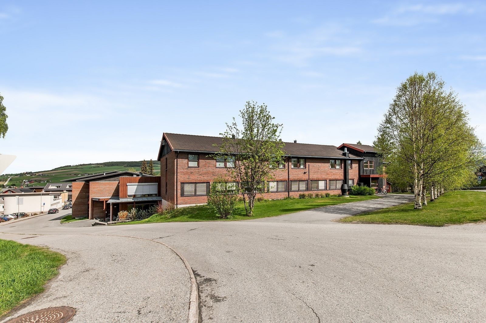 Fasade fra oversiden og Ringveien Galleribilde