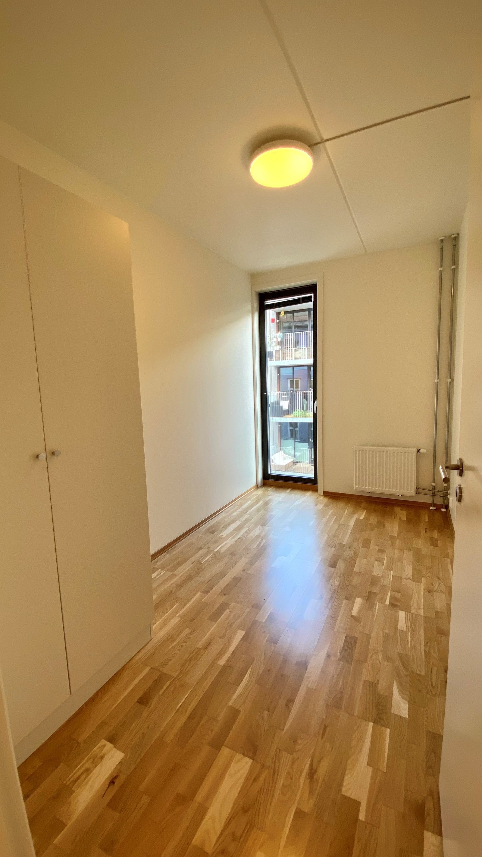 Soverom med garderobeskap Galleribilde