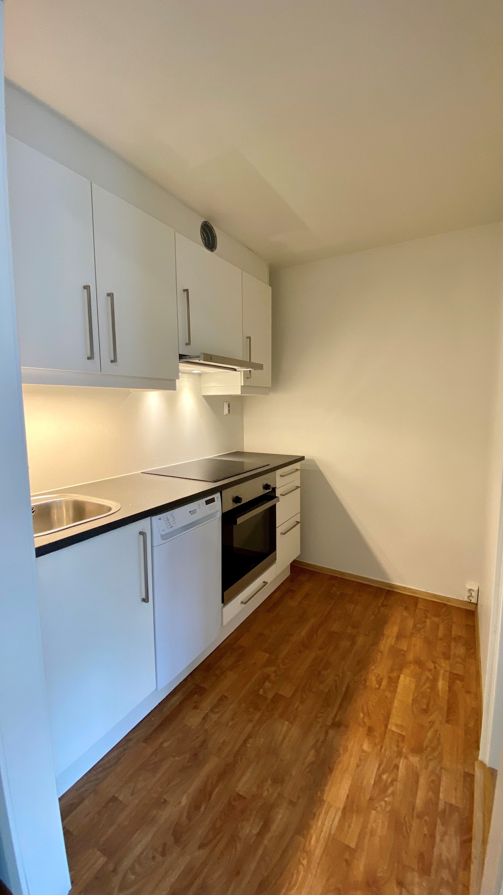 Kjøkken med hvitevarer Galleribilde