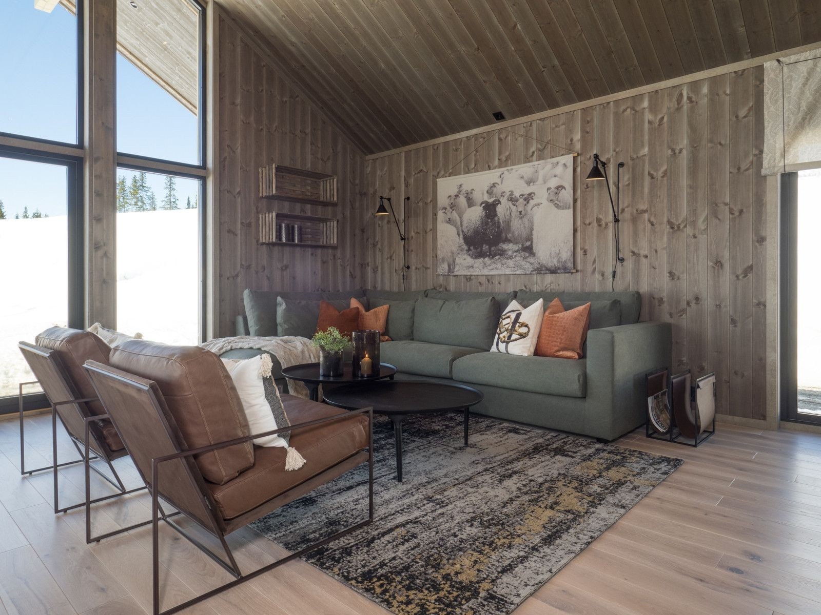 Stue - Eksempelbilde av planlagt hytte - modell Preg 100 fra Berge Hytta. Materialvalg vil avvike fra planlagt hytte/pris i annonsen. Galleribilde