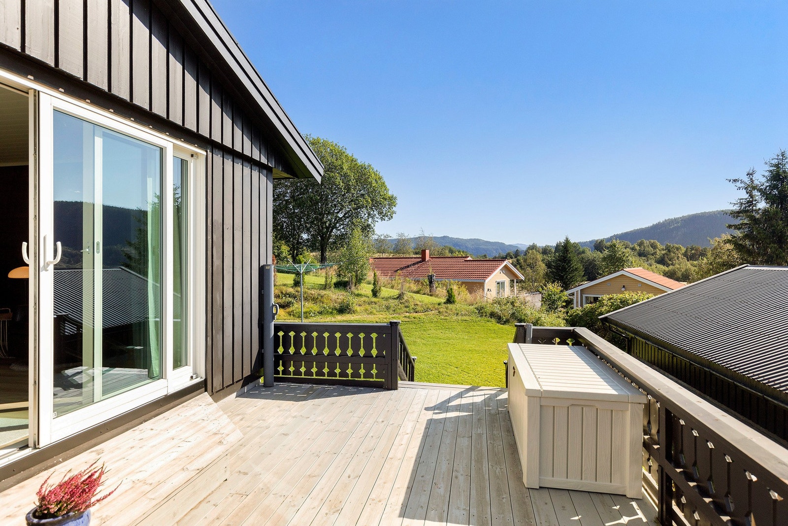 Det ble skiftet terrassebord i ca. 2020. Galleribilde