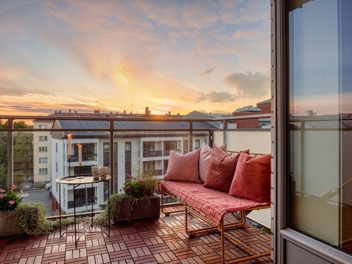 Flott balkong med gode solforhold Galleribilde