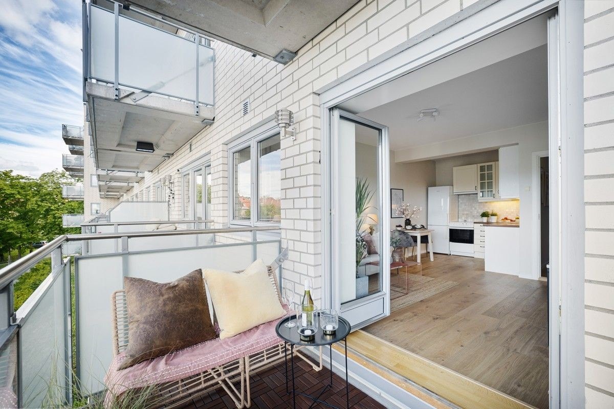 Balkong med inngang mot stue Galleribilde