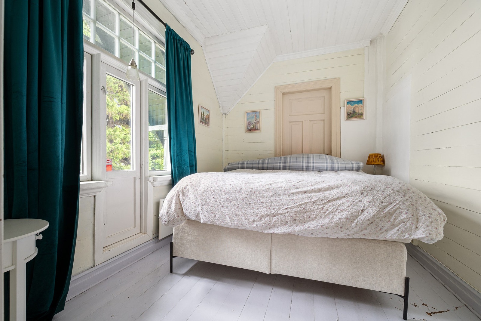 Stort hovedsoverom med adkomst til egen balkong Galleribilde