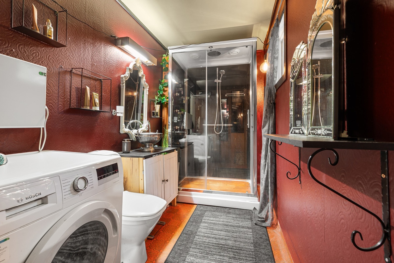 Badet ble oppgradert i 2021 med ny innredning og dusjkabinett Galleribilde