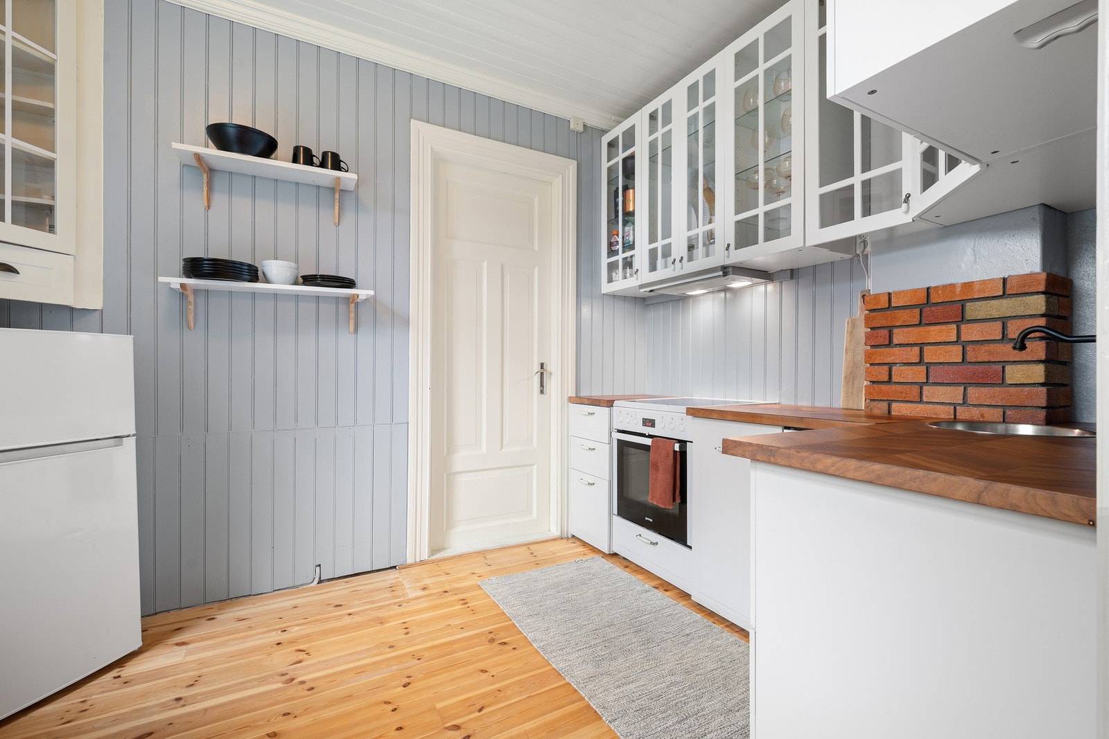 Hylleløsning på vegg for ekstra oppbevaring Galleribilde