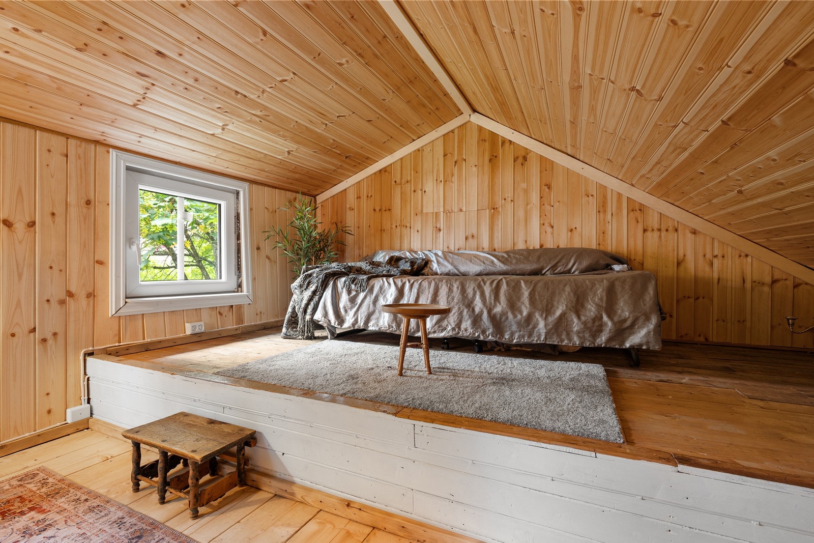 Hemsen er innredet med en hyggelig loftstue/hobbyrom Galleribilde