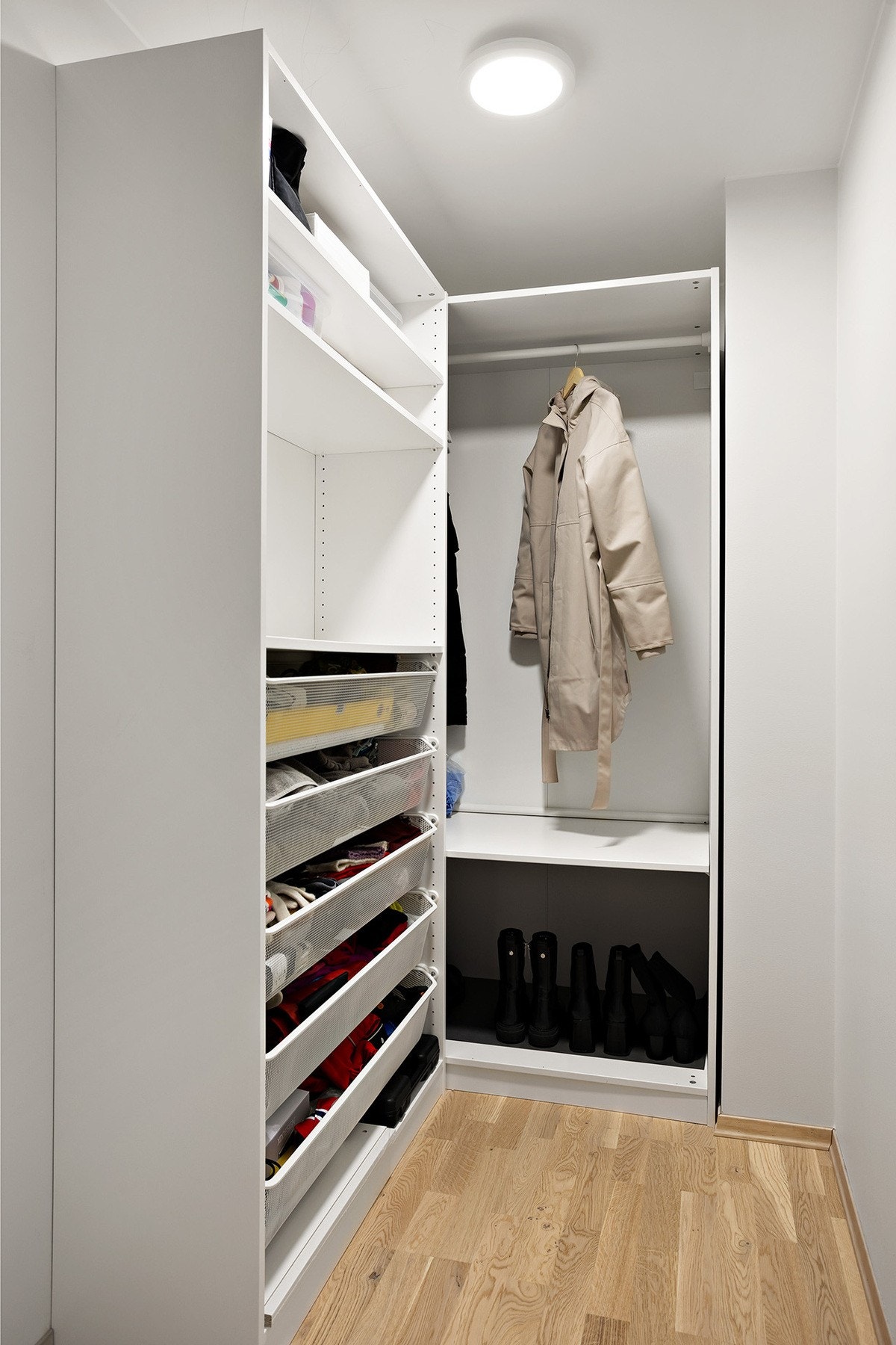 For ytterligere oppbevaring har leiligheten en innvendig bod på ca. 4 m², tillegg finnes en sportsbod i felles kjeller på omtrent 4 m². Galleribilde