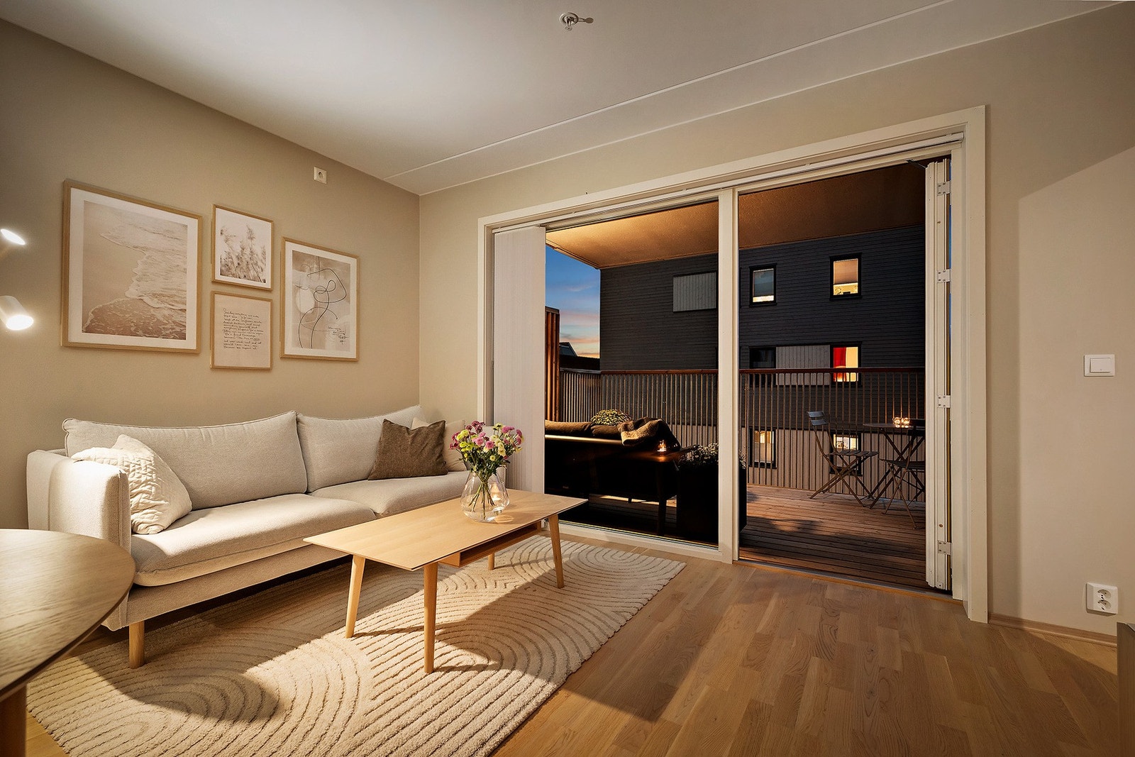 Dette er et urbant hjem i et vekstområde, med kollektivt og alle tjenester ved døren. Galleribilde