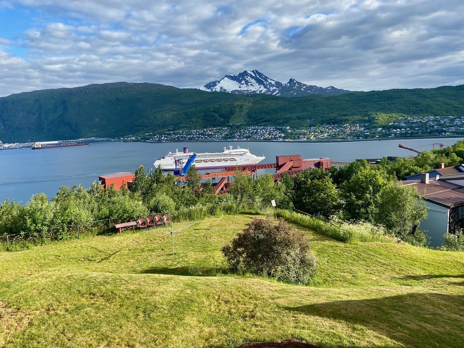 Utsikten fra balkong - Sommerbilde levert av selger Galleribilde