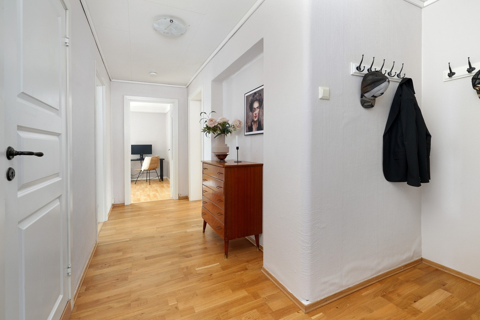 Romslig gang Galleribilde