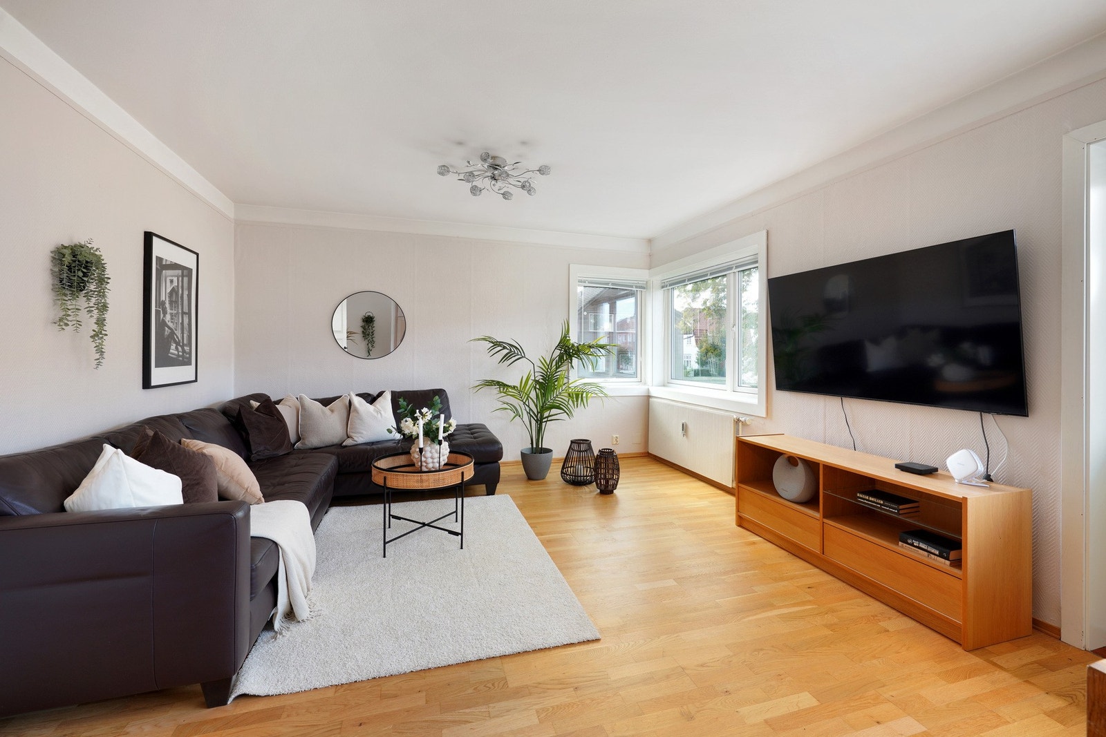 I tillegg følger det med egen bod på loft på 3 m2 (9 m2 gulvareal) + bod i kjeller på 7 m2 Galleribilde