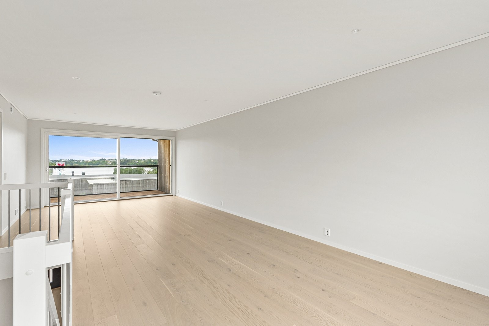 I 2.etasje har du et stort oppholdsrom med god plass til ønsket bruk. Galleribilde