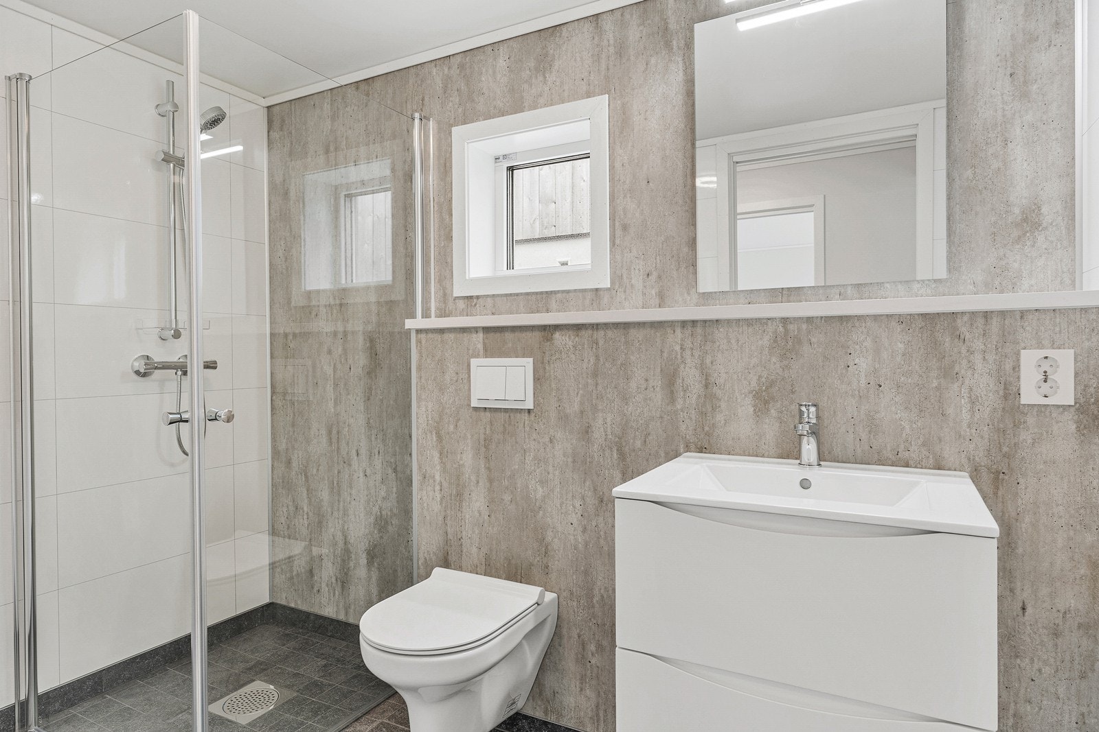 Det er også et praktisk bad i 2.etasje. Galleribilde