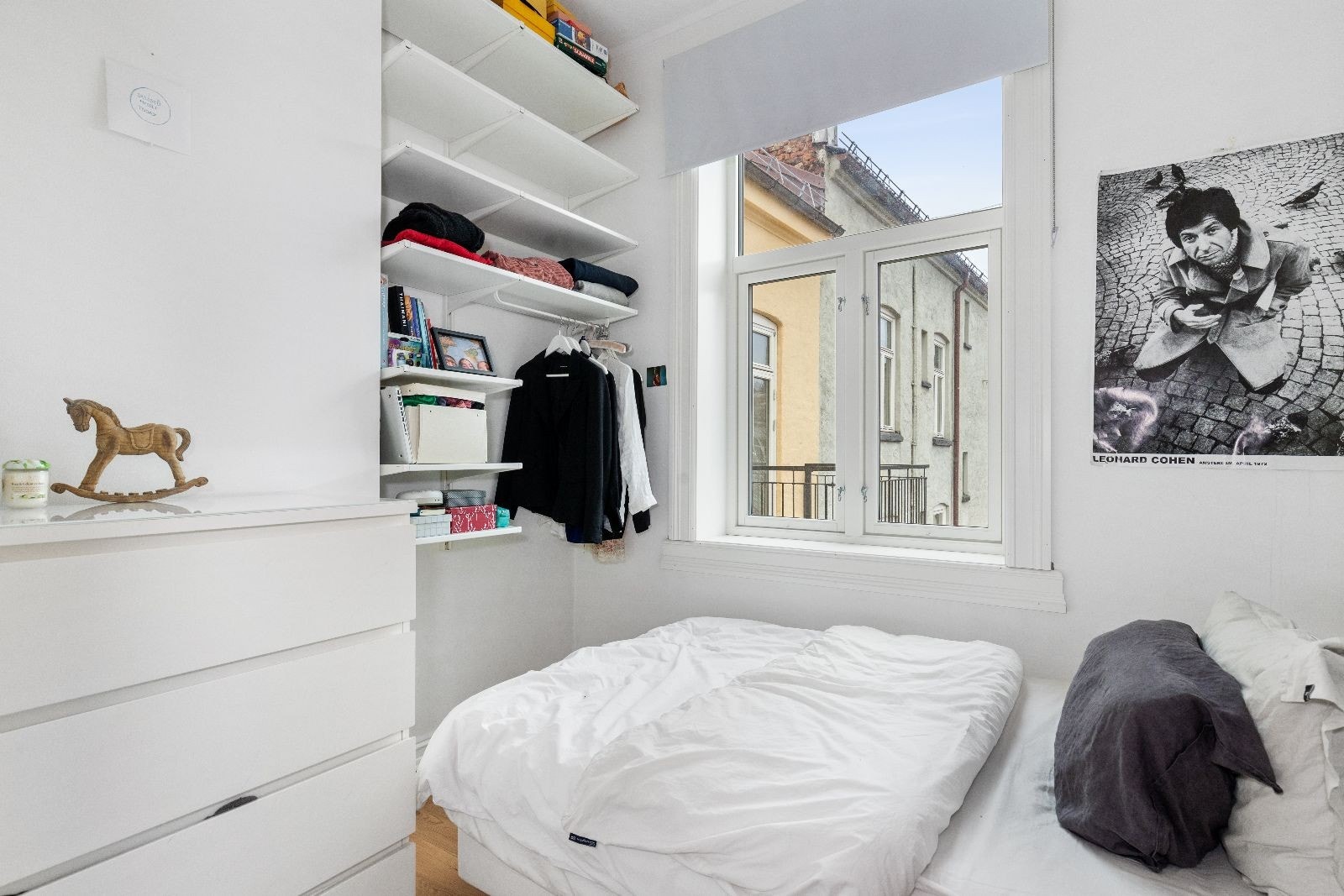 Soverom 2 med garderobeløsning. Galleribilde
