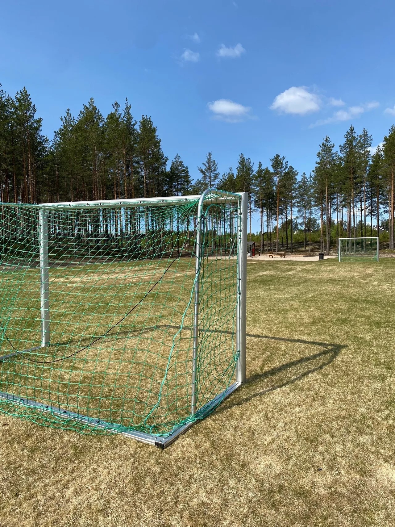 Fotball bane rett ved siden av tomtene Galleribilde