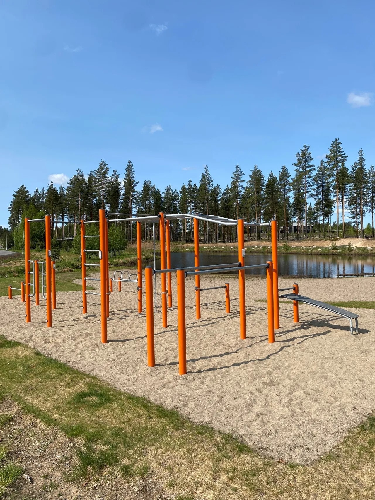 Treningsapparater ved badeplassen Galleribilde