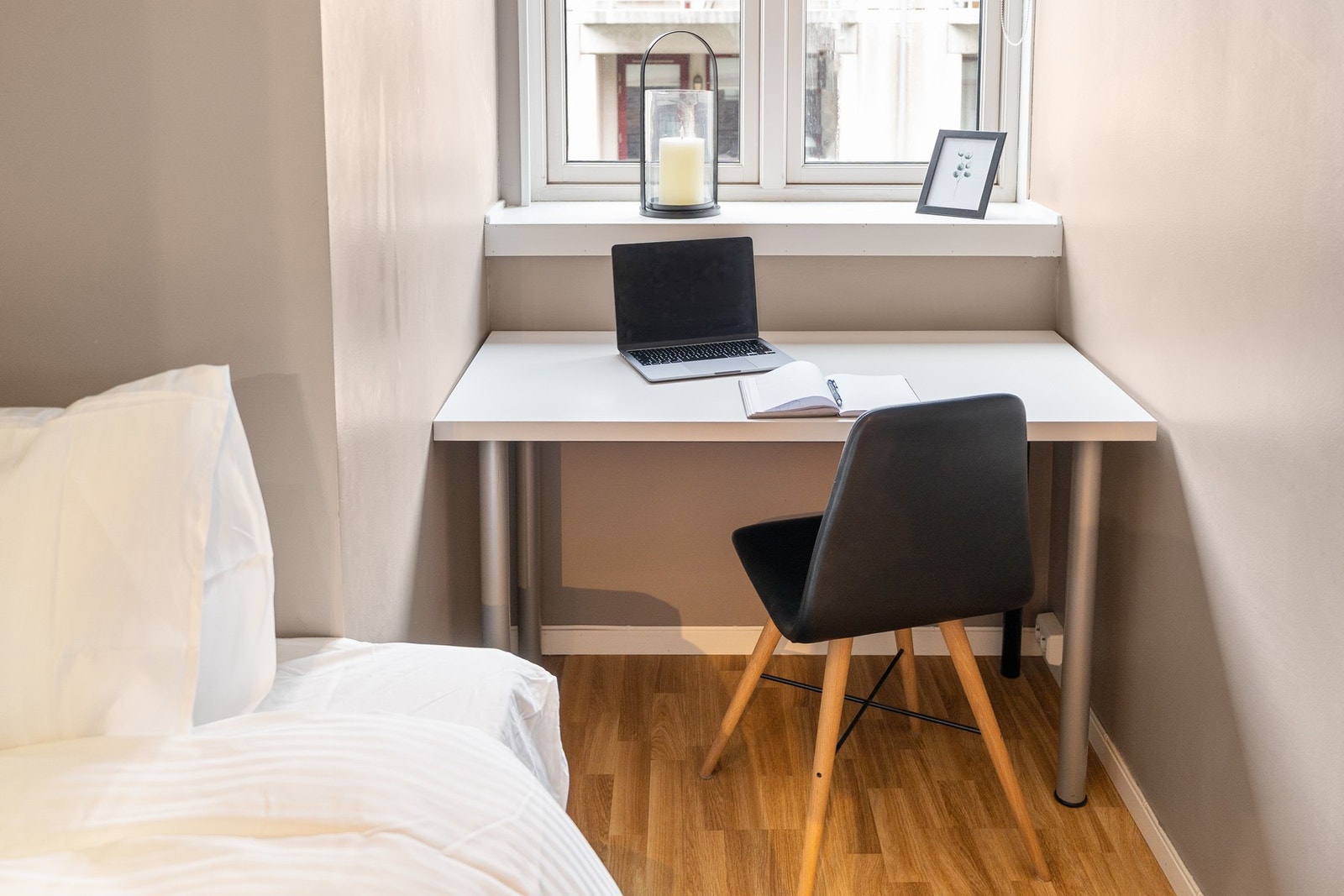 Her har man også plass til et lite skrivebord. Galleribilde