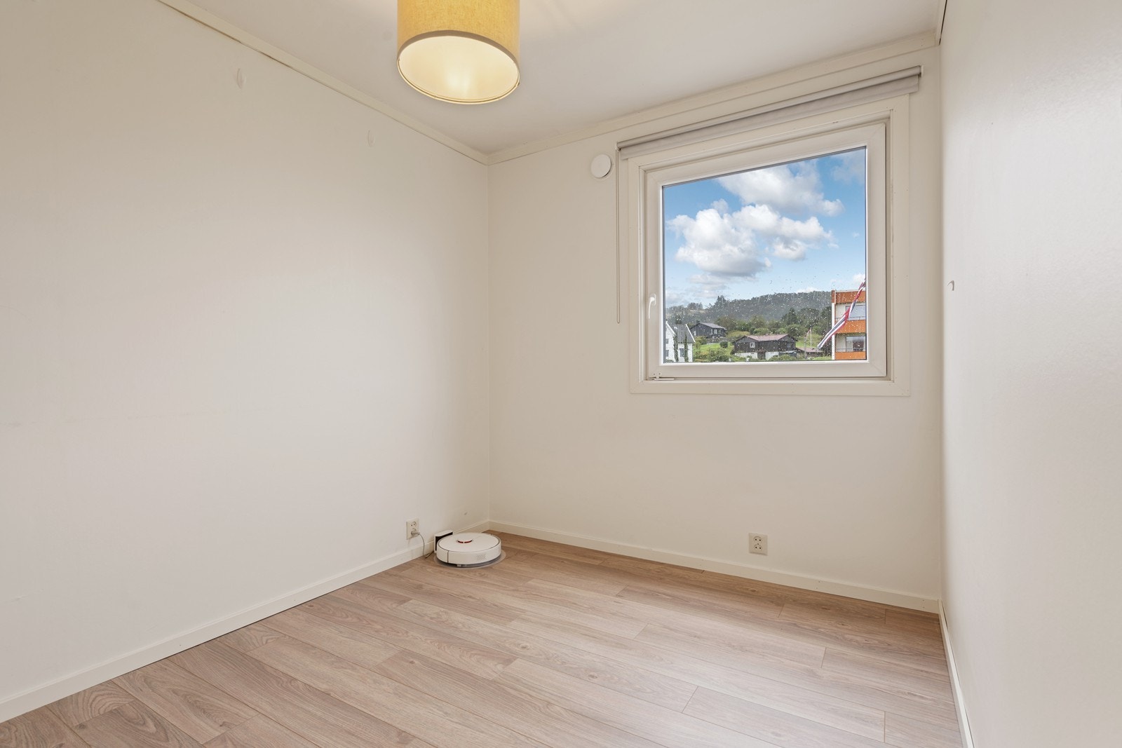 Soverom 2 passer som gjesterom, barnerom eller kontor! Galleribilde