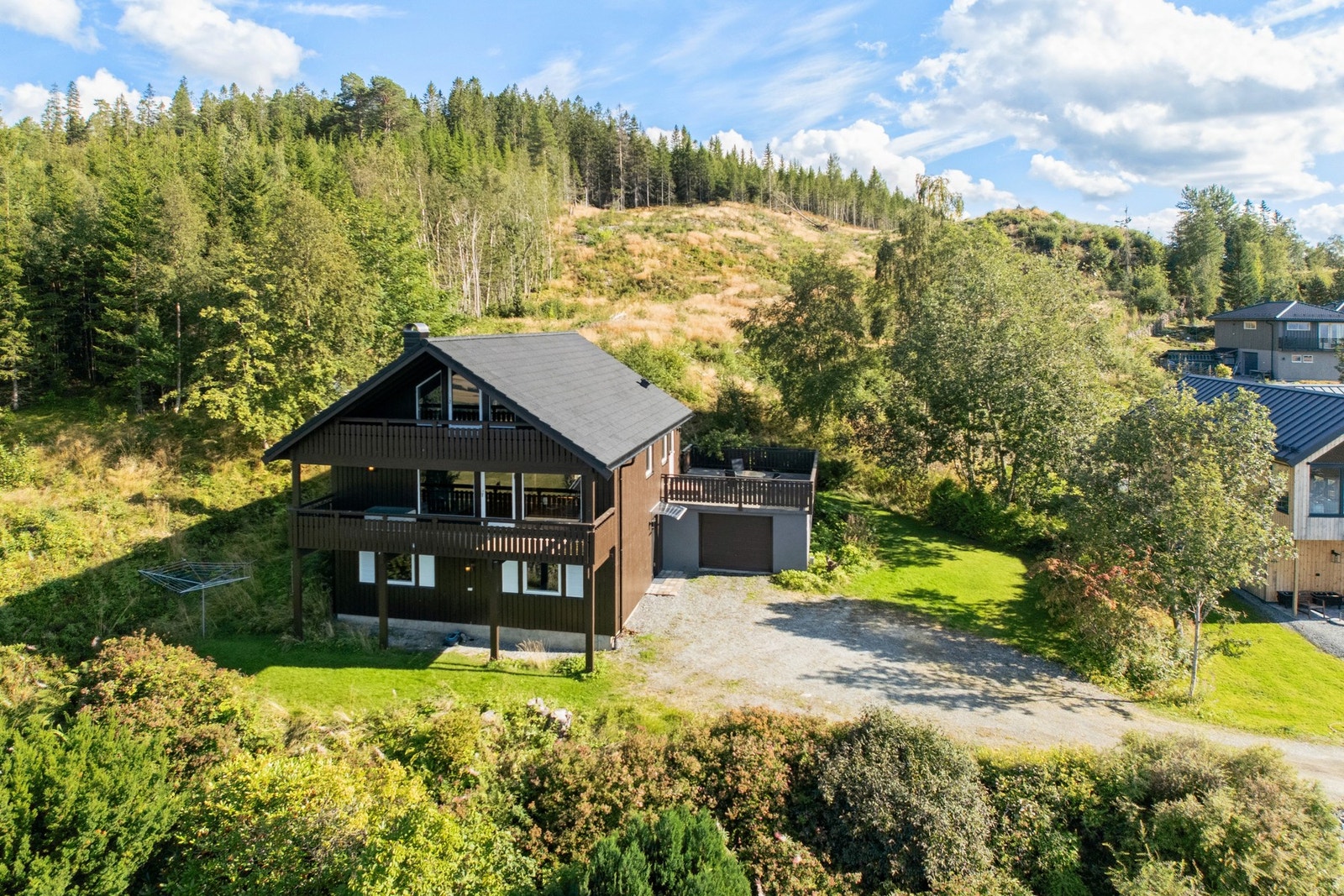 Velkommen til Bjørnang - en landlig og fredelig beliggenhet høyt i feltet! Foto: EFKT (Hamish Grey) Galleribilde