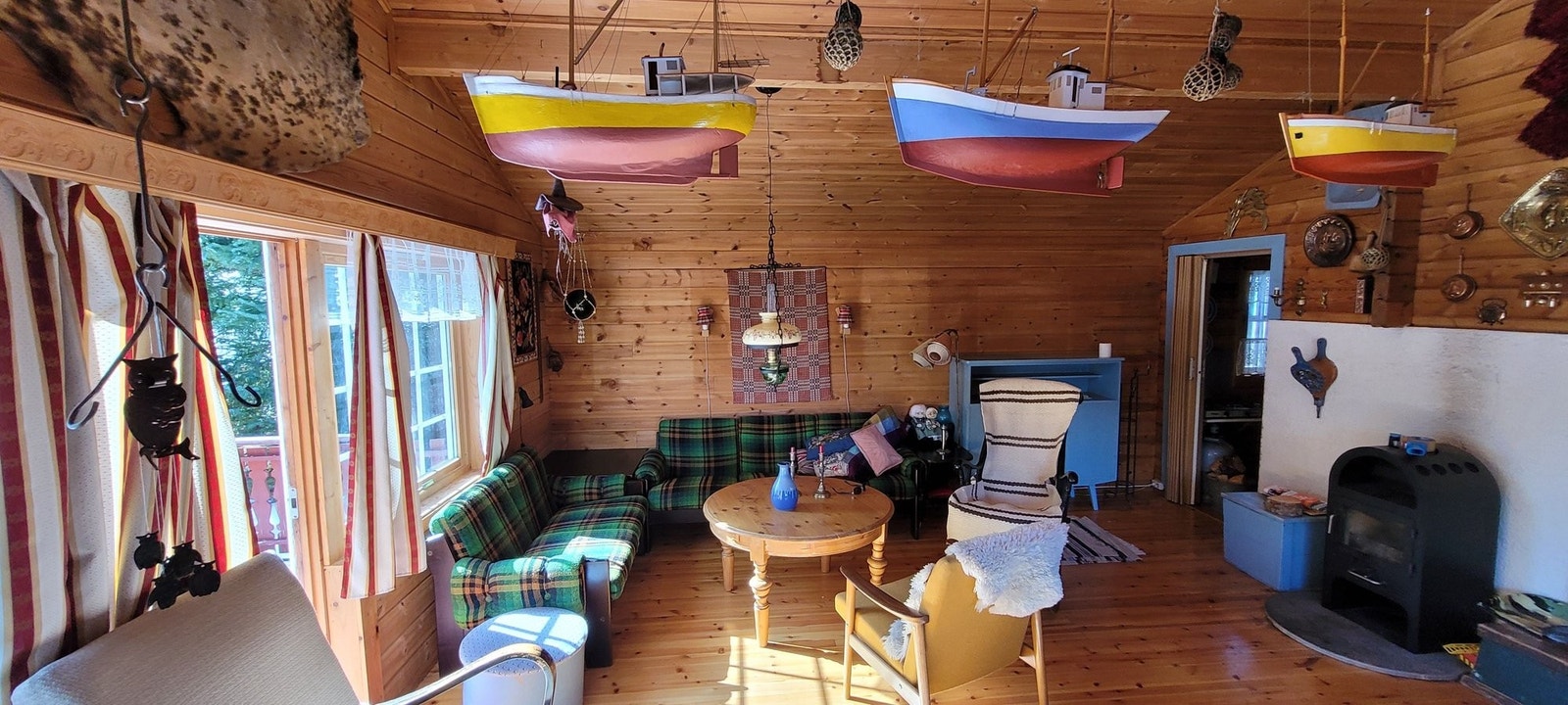 Veranda til venstre og kjøkken til høyre Galleribilde