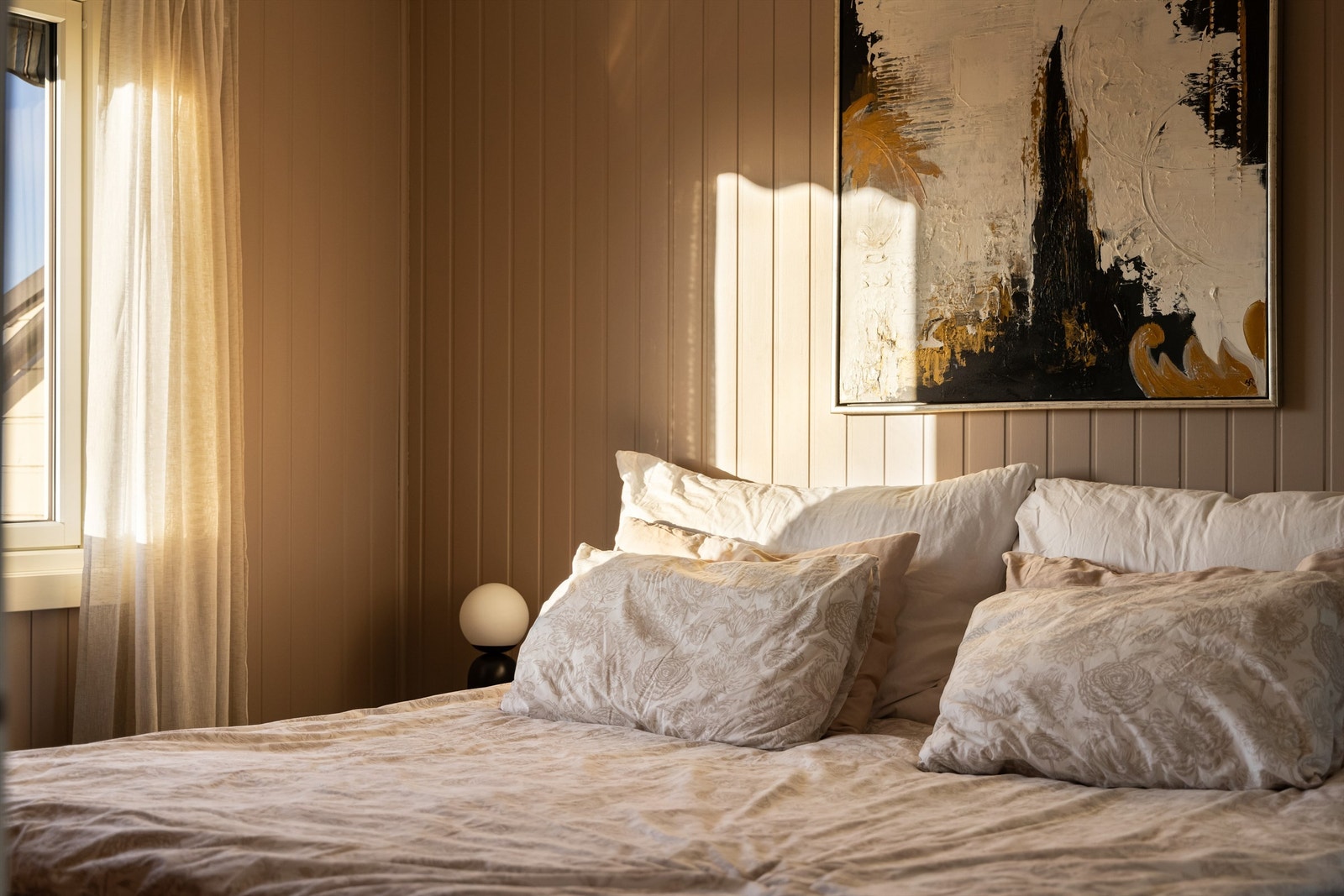 Balkongens markise solskjermer både stuen og soverommet ved behov. Galleribilde