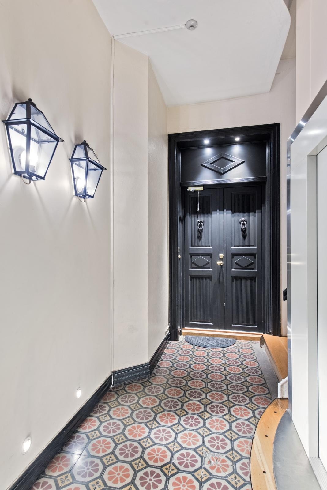 Det er heis i bygget. Galleribilde