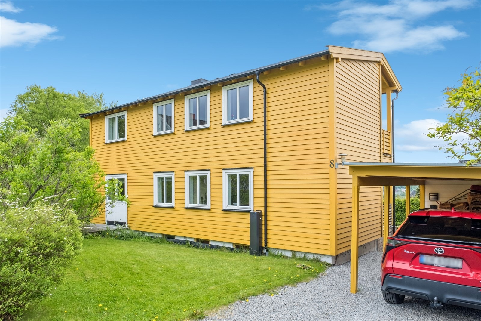 Fasade med carport Galleribilde