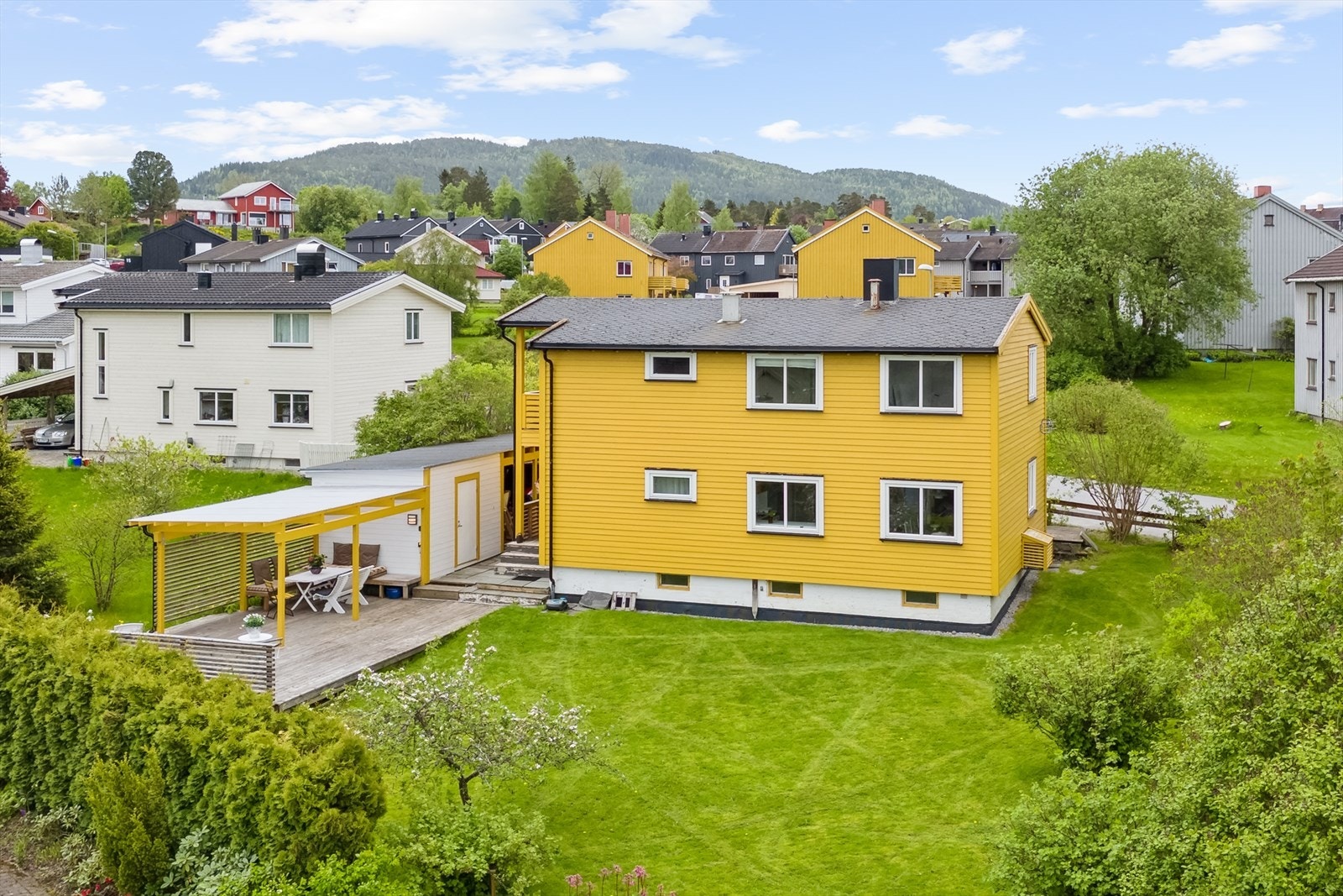 Fasade hageside Galleribilde