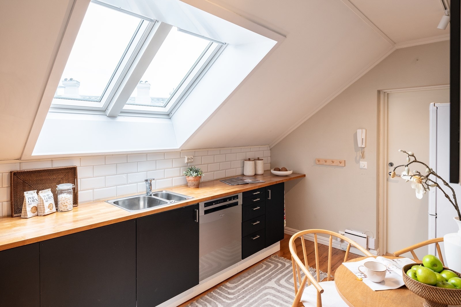 Trondheim kommune tilbyr boligsoneparkering i område. Les mer: https://www.trondheim.kommune.no/parkering/innhold/parkere/boligsone/ Galleribilde