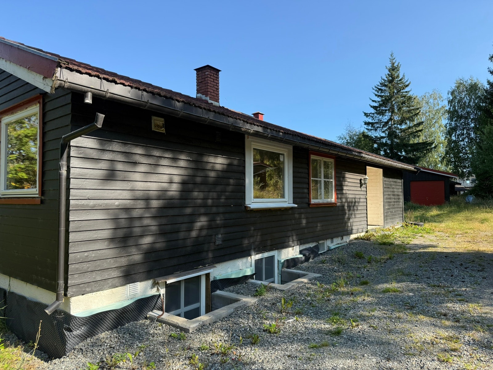 Vestsiden av huset med hovedinngang Galleribilde