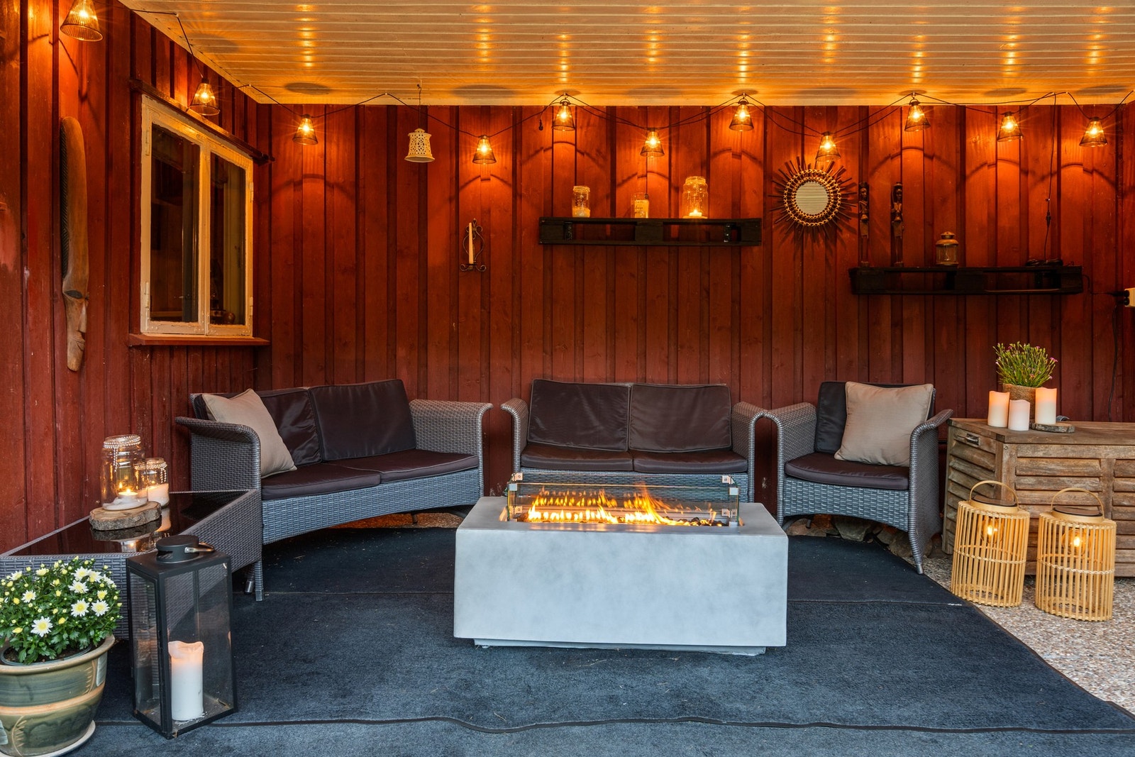 Grillplass i tilknytning til hytta oppleves sjarmerende med usjenert beliggenhet Galleribilde