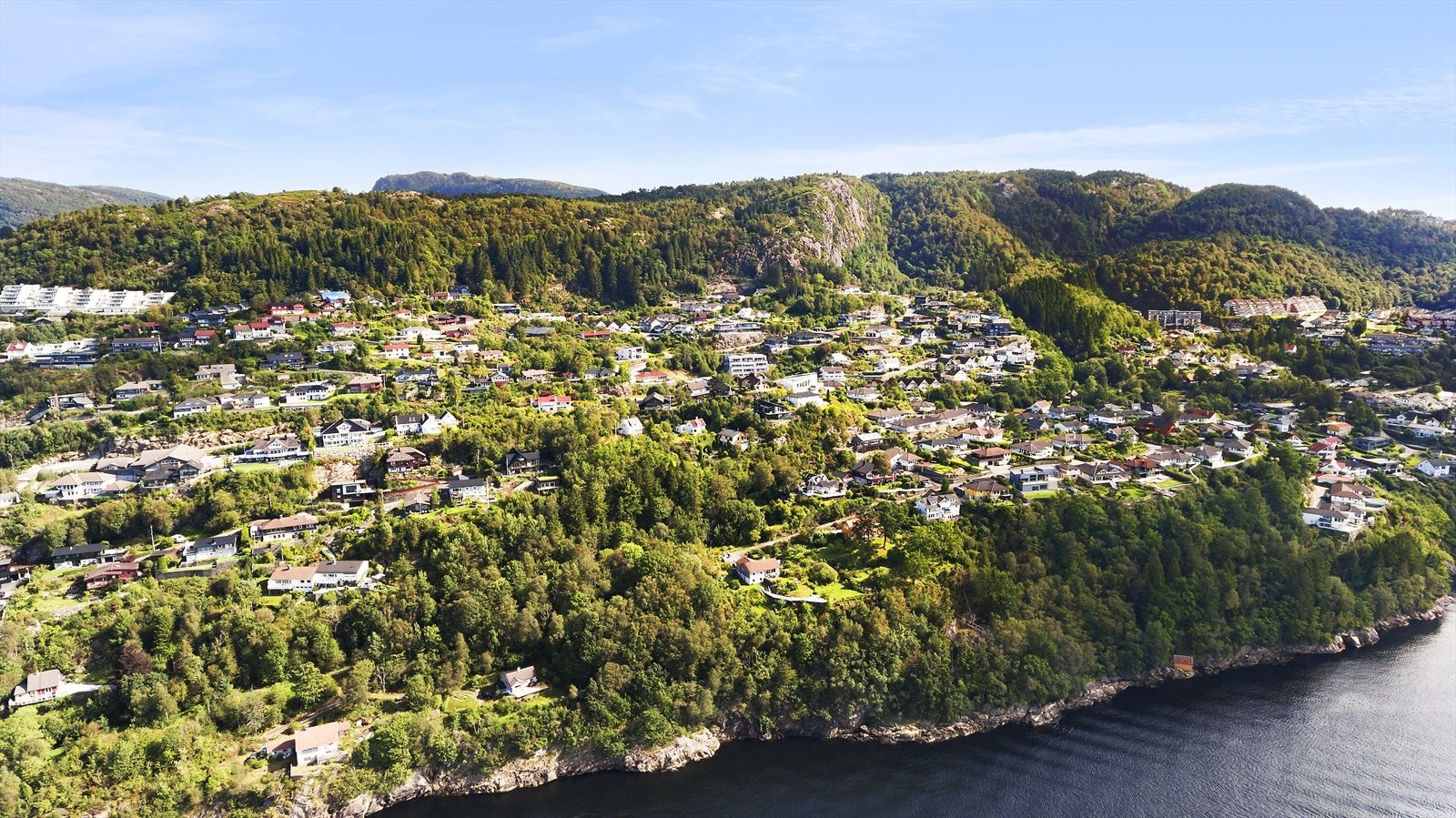 Morvik med Novarinden og Geitanuken i bakkant Galleribilde