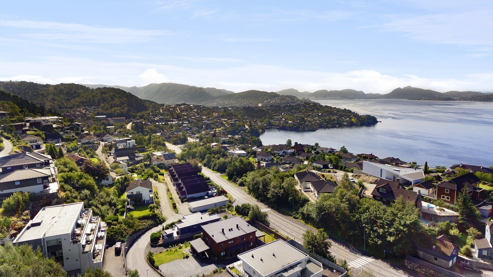 Oversiktsbilde over Morvik Galleribilde