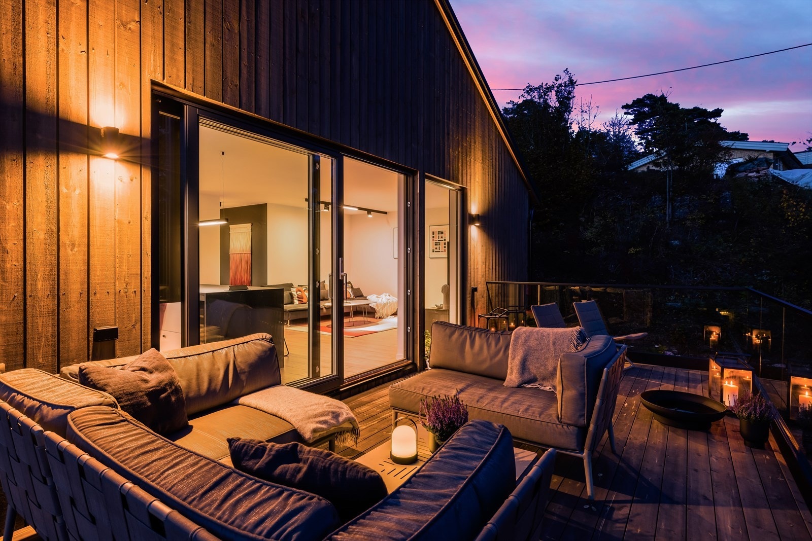 Boligen gir deg høy grad av komfort med moderne design og materialvalg i gjennomgående lik stil. Galleribilde