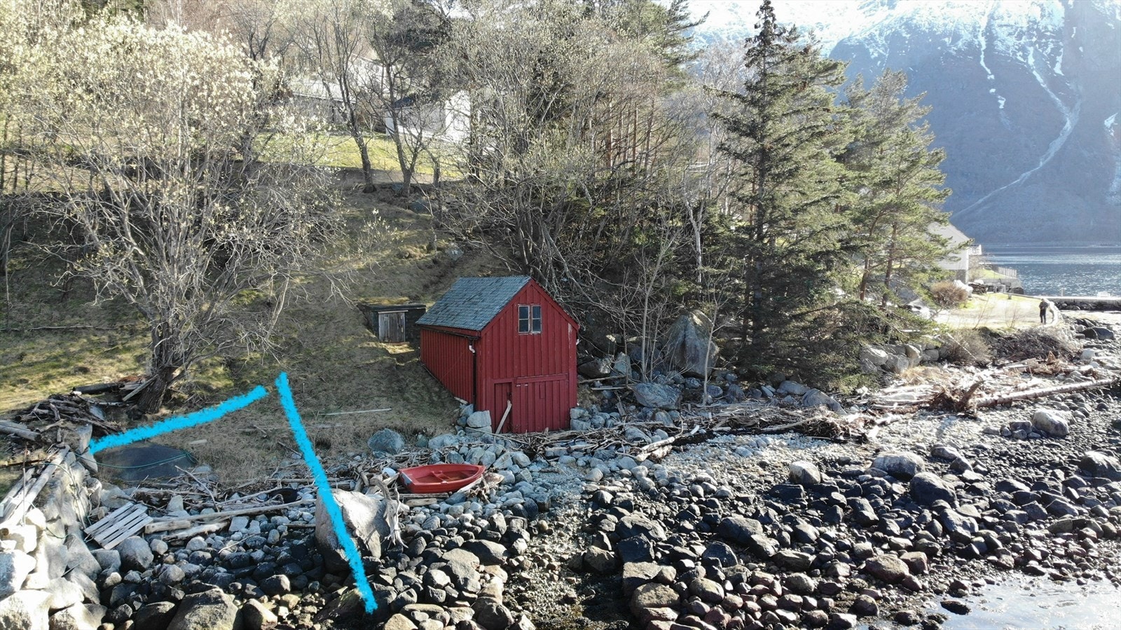 Blå streker indikerer ca tomtegrenser for gnr. 25 bnr. 18 Galleribilde