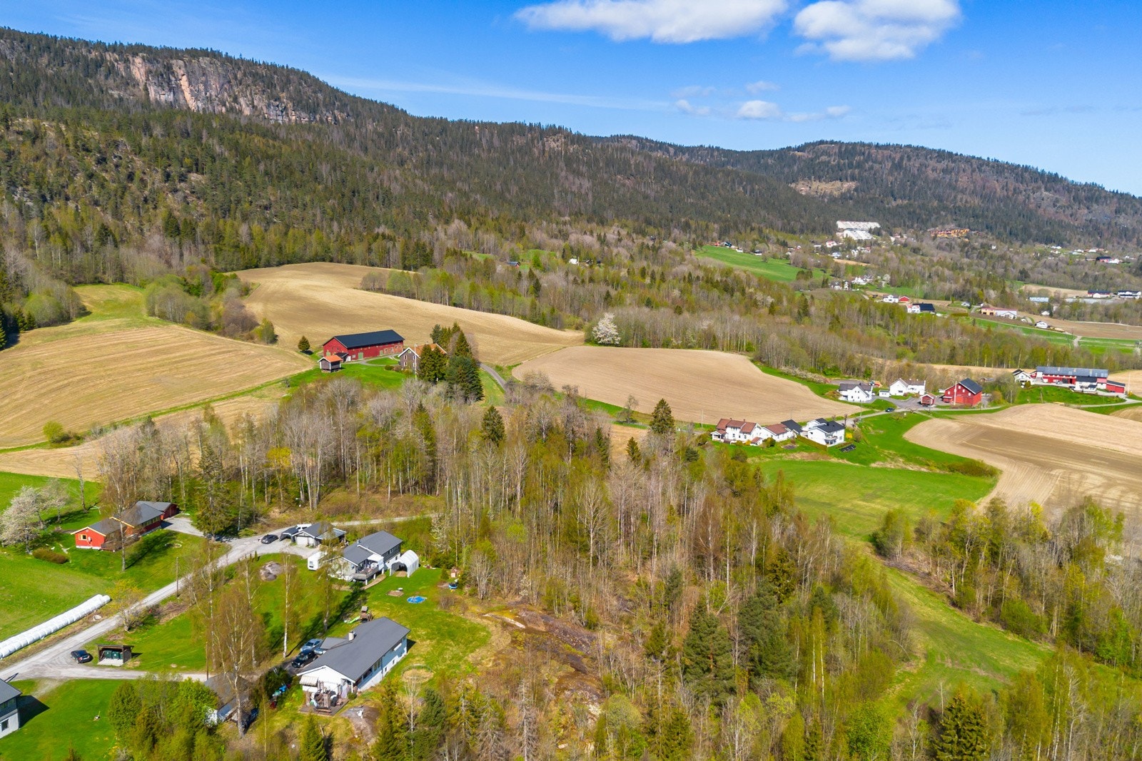 Hvorfor bygge nytt: Tilpass etter eget ønske og behov, energiøkonomiske og klimavennlige løsninger, mindre vedlikehold i nær fremtid. Galleribilde