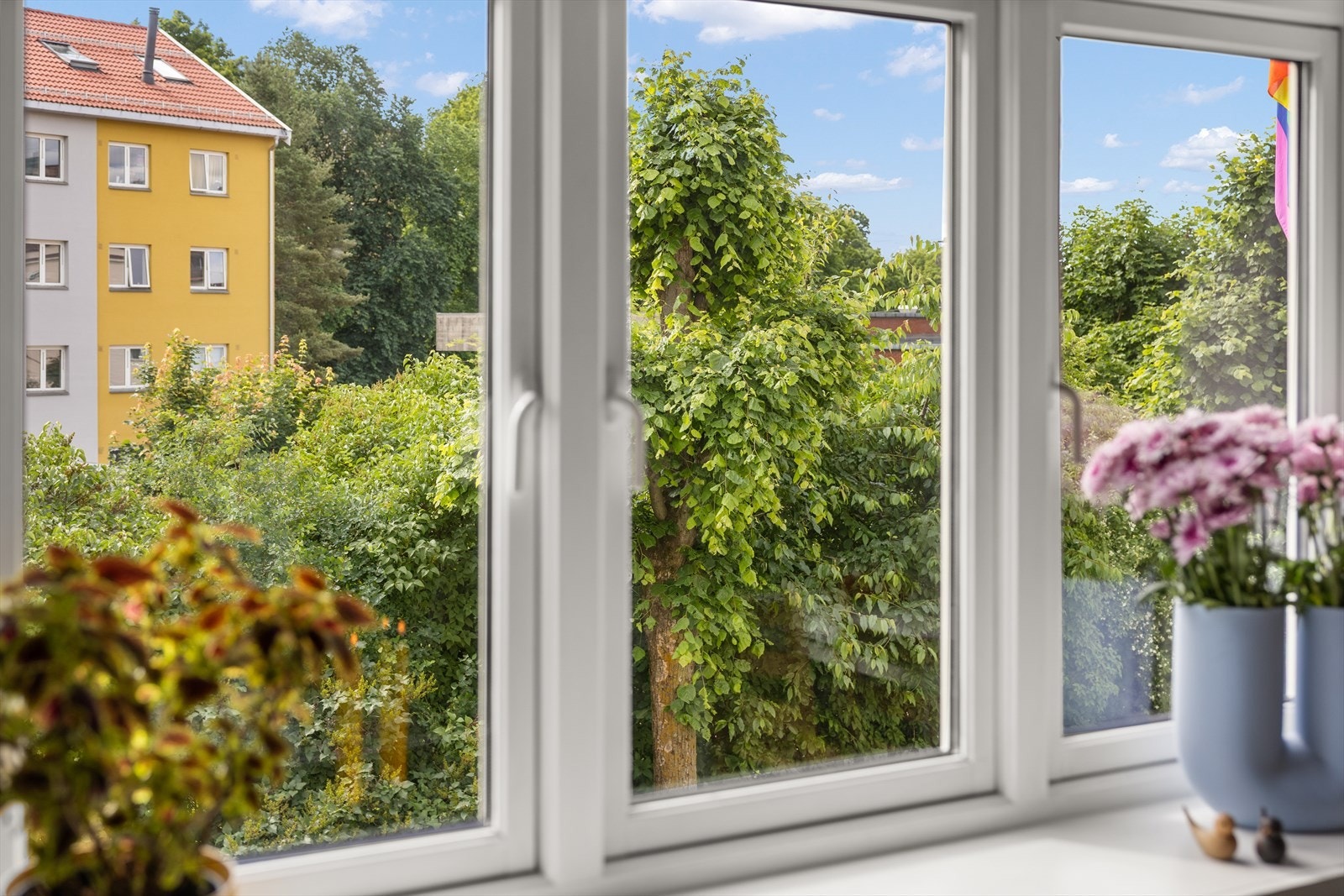Hyggelig utsyn til bakgård Galleribilde
