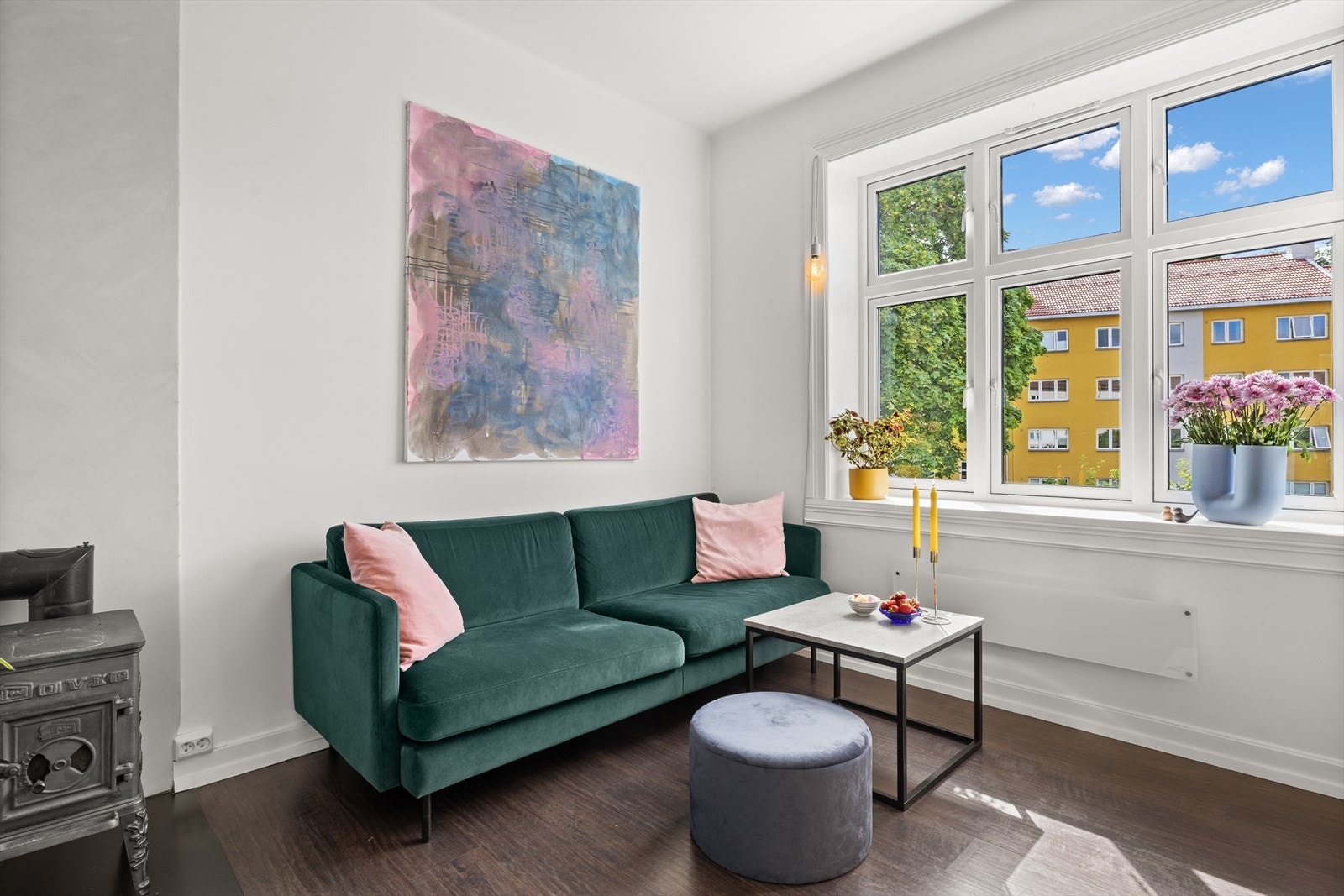 Store vinduer gir mye naturlig lys Galleribilde