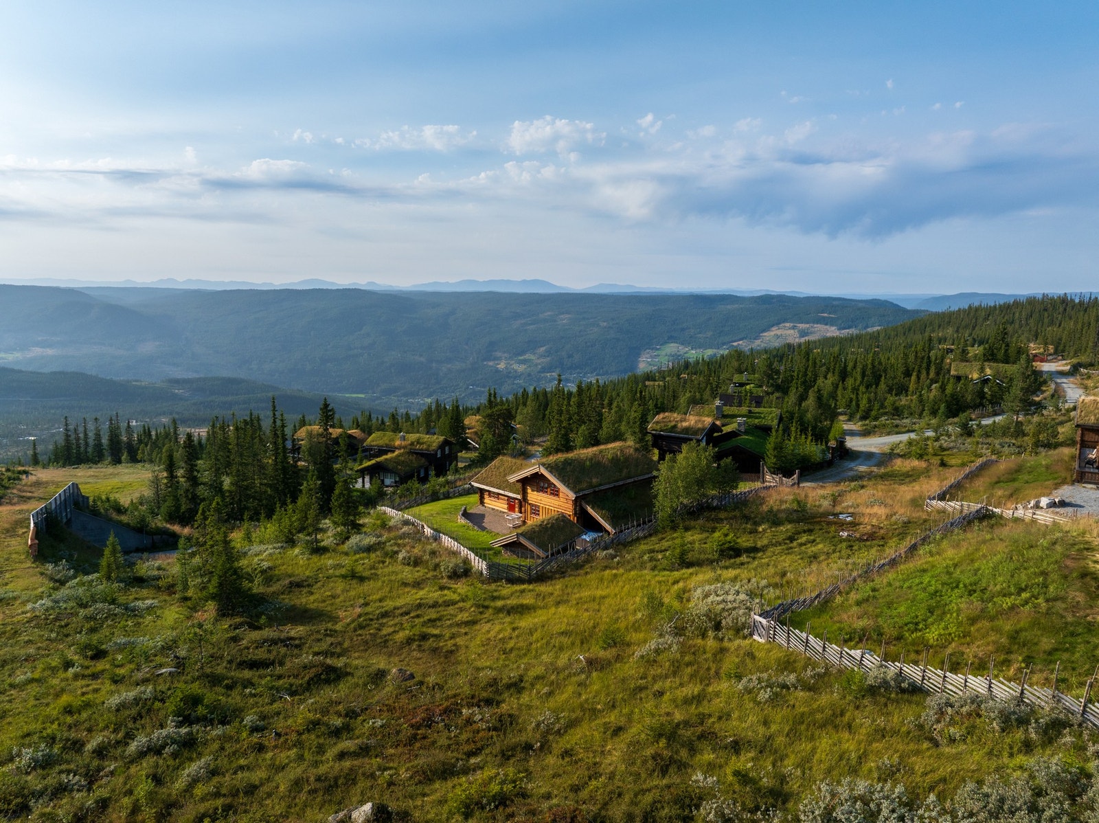 Veranda med orkesterplass mot baken. Perfekt sted å nyte solfylte dager. Galleribilde