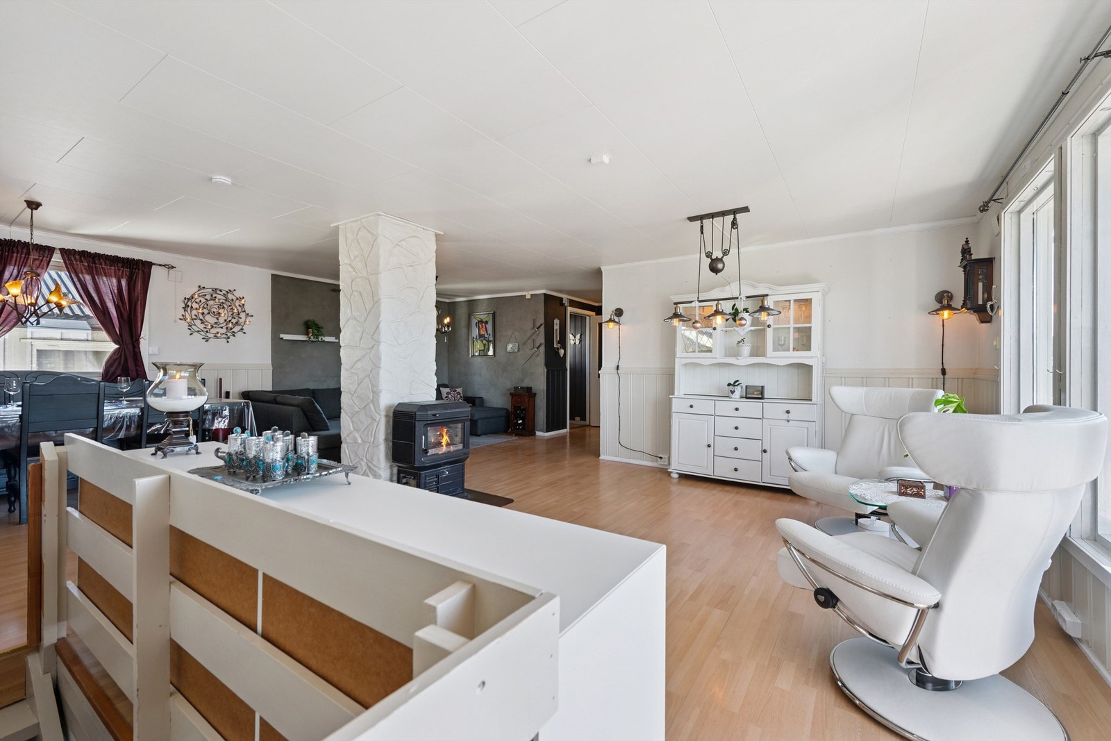 Ildstedet gir en lun og behagelig atmosfære på kalde dager. Galleribilde