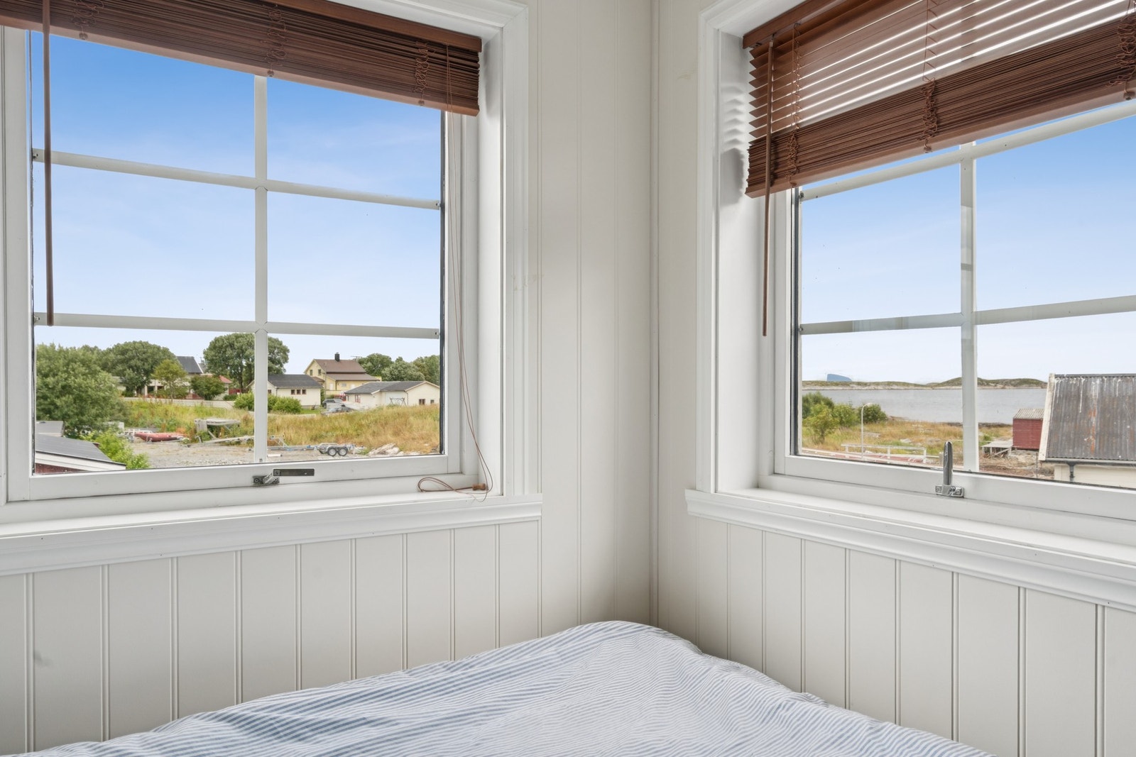 Her kan du våkne til lyden av bølger, med utsikt over en del av Helgelandskysten sin flotte skjærgård Galleribilde