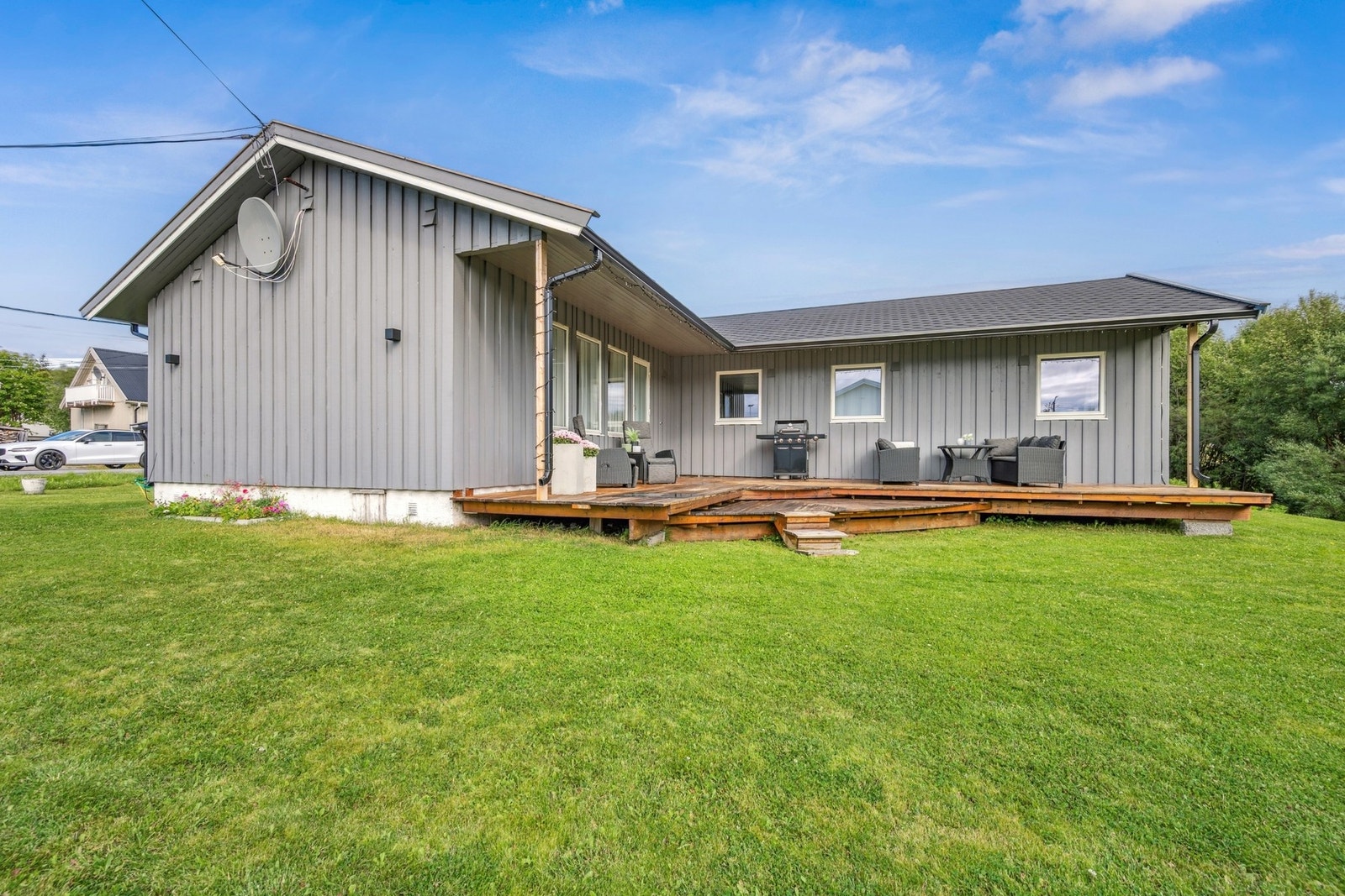 Yttertaket er tekket pappshingel i 2022 Galleribilde