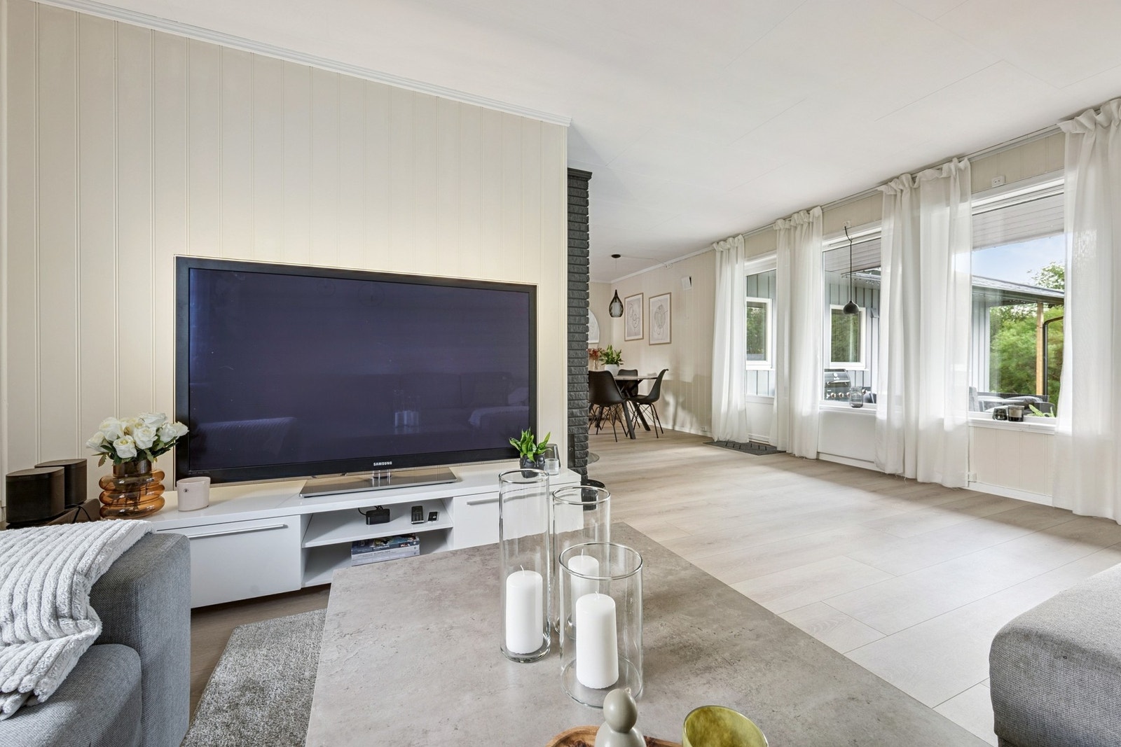 Det er godt med lys innslipp i stuen Galleribilde