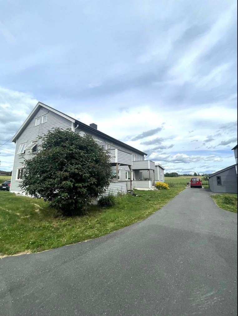 Velkommen til ÅS – Leilighet med separat kjøkken inkl hvitevarer, 3 soverom, stue, biloppstillingsplass. Galleribilde