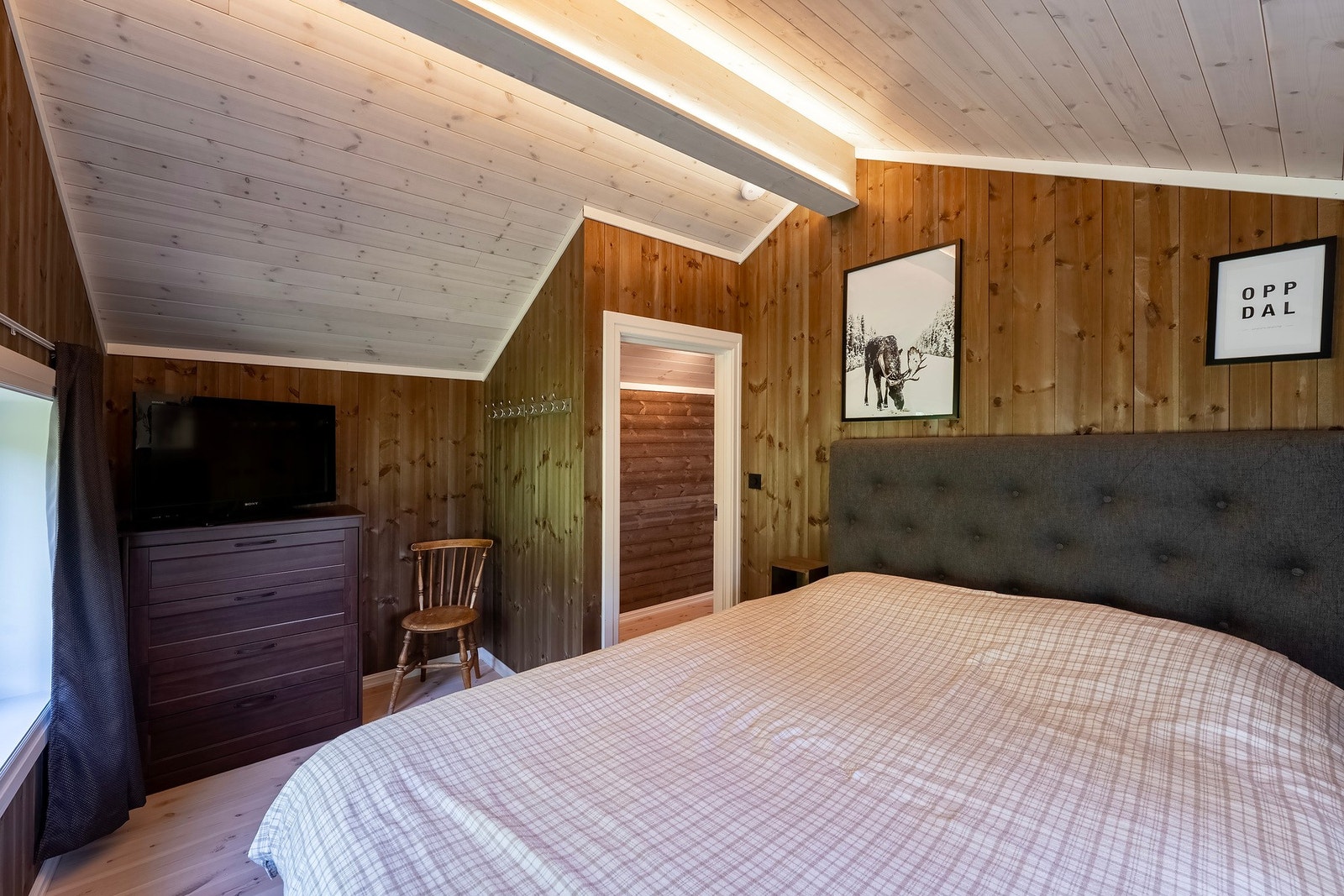 Soverommenes gode størrelse byr på plass til dobbeltseng og garderobeskap/kommode. Galleribilde