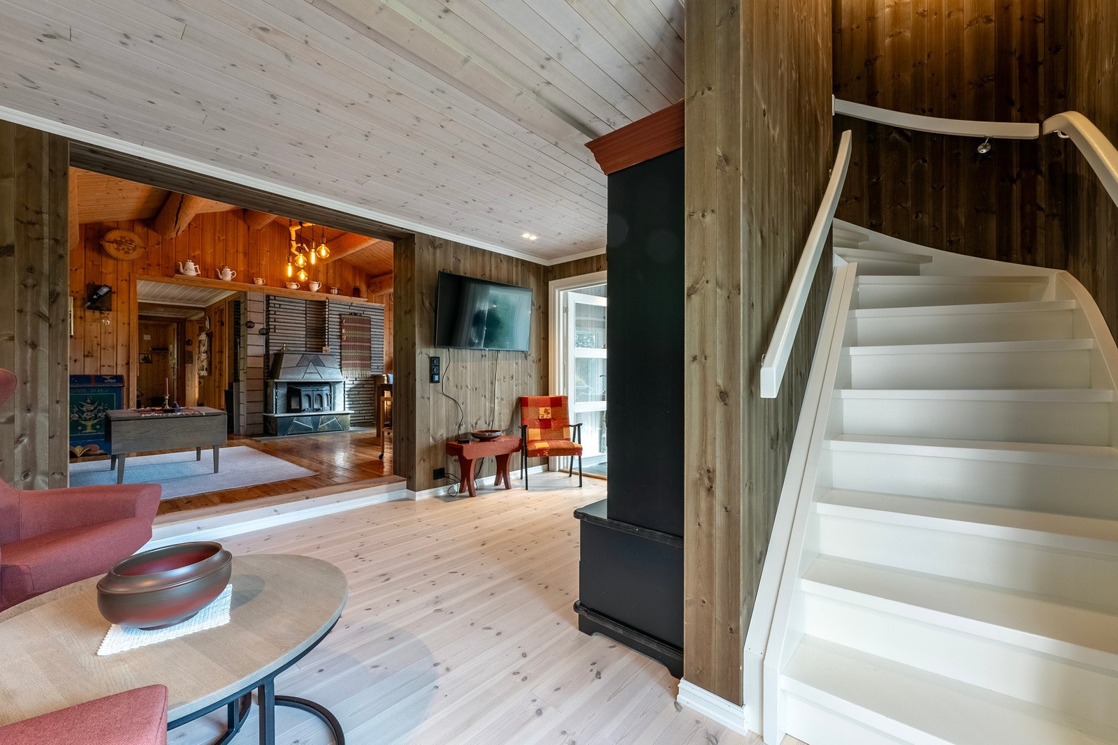 Opp trappen kommer man til overetasjen. Galleribilde