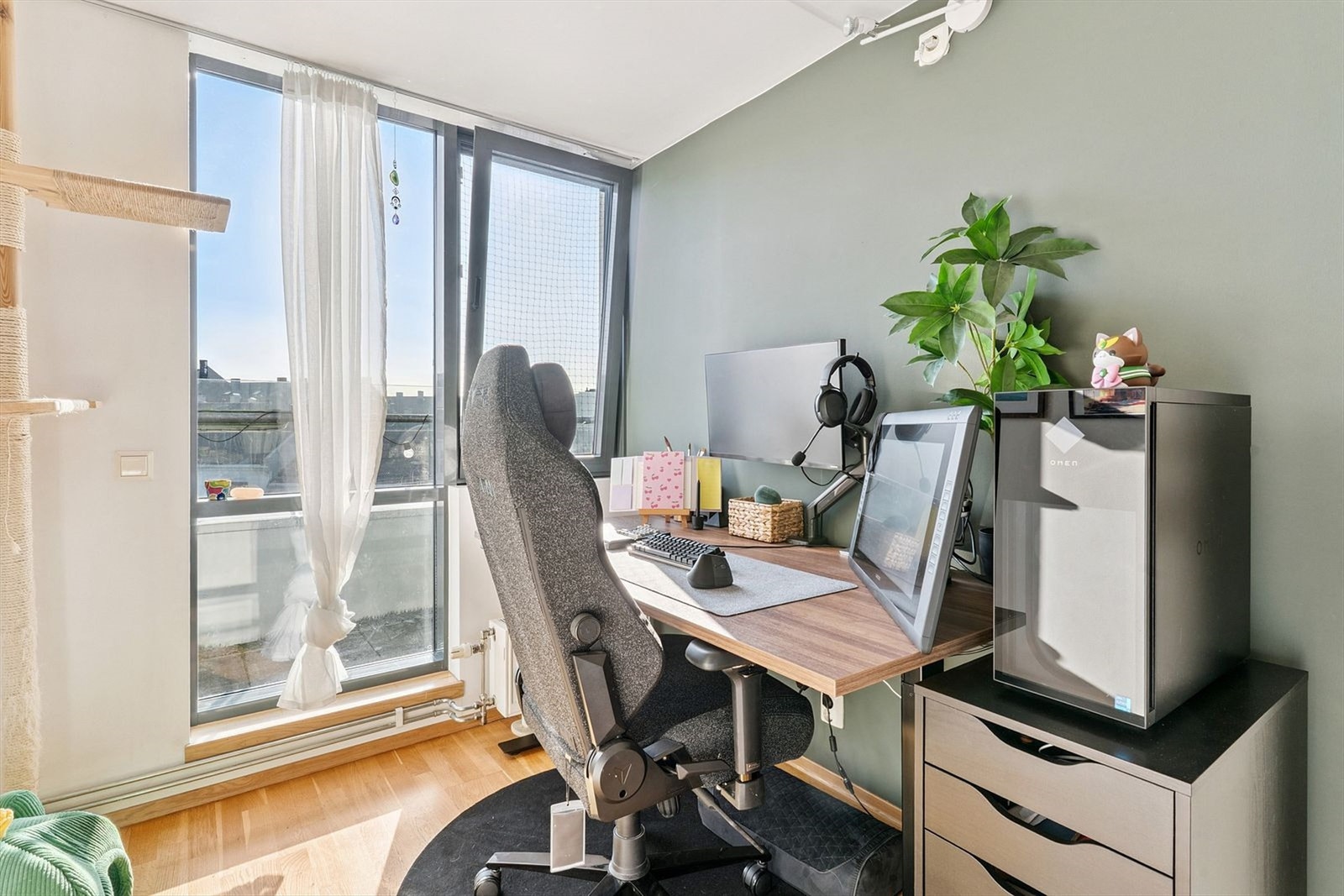 Kontor med masse naturlig lys og utsikt fra 6. etg. Galleribilde