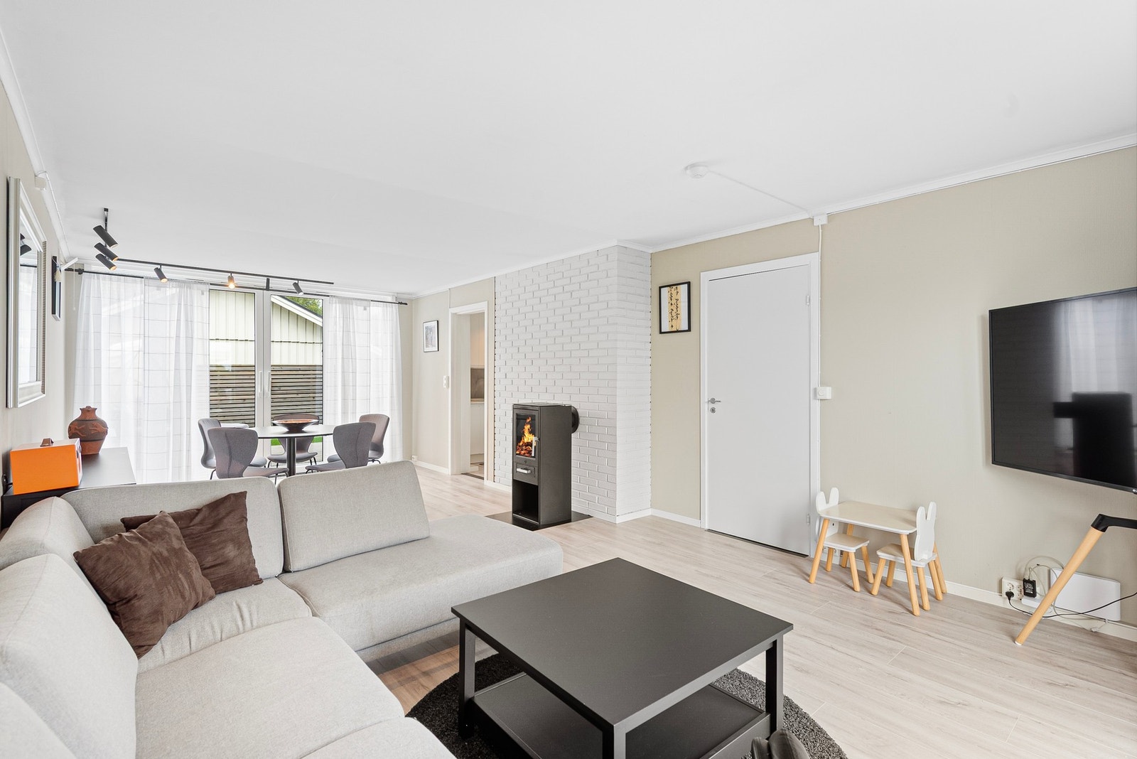 Denne boligen er tilnærmet totalrenovert innvendig siden 2021. Galleribilde